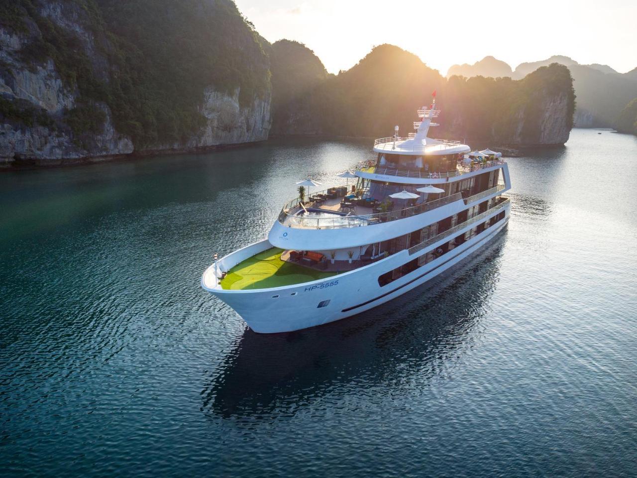 Stellar Of The Seas Cruise Hotel Hạ Long-öböl Kültér fotó